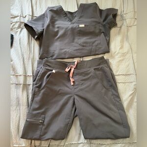 Charcoal figs scrubs